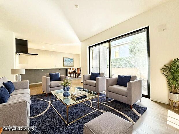 陽ざしが射し込む明るいLDK