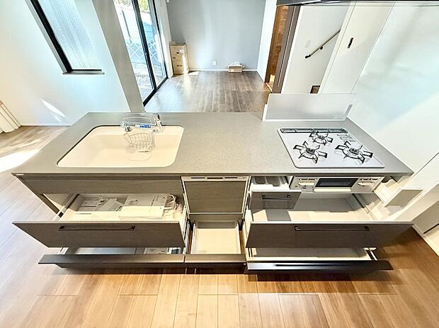 料理が楽しくなる、機能的で洗練された空間