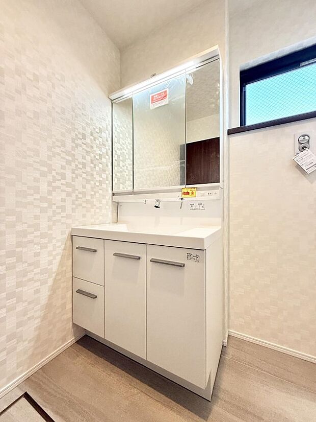 明るい洗面所は毎朝の歯磨きも楽しくできちゃいそうです