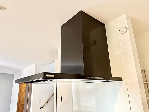 ■調理時の蒸気や匂いが換気扇に誘導され、効率的に排煙ができます。