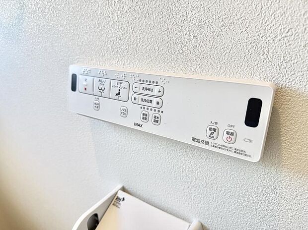 ■温水洗浄で快適、清潔感が保たれるシャワートイレ