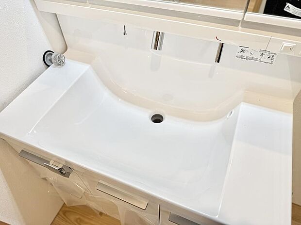 ■細かい部分まで洗いやすく便利なハンドシャワー付き