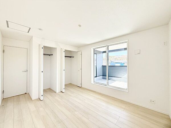 1号棟  ■窓の配置や通気性の良い設計で部屋の空気がこもらず、常に新鮮な空気が流れます