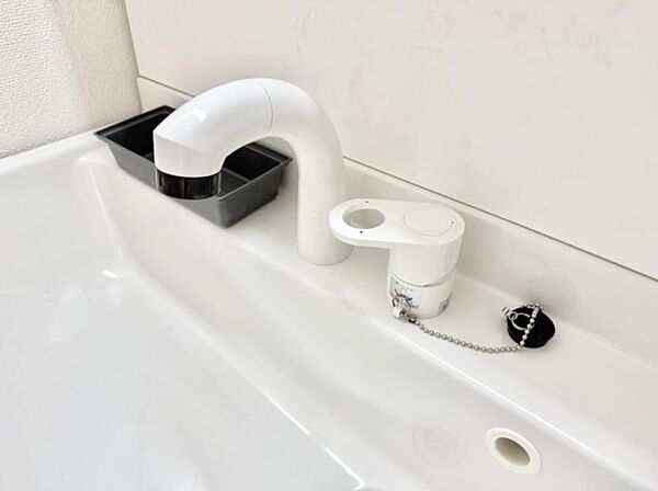■細かい部分まで洗いやすく便利なハンドシャワー付き