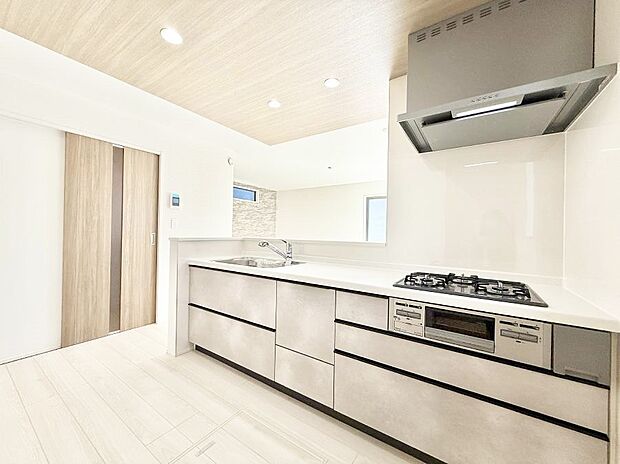 ■シンプルで機能的、毎日使いやすいキッチン