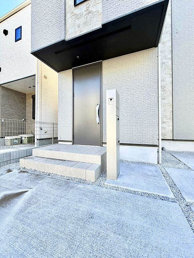 ■ 家族とゲストをやさしく迎える、心温まる玄関