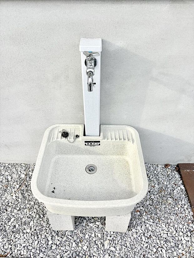 ■ガーデニングや洗車などの際に大活躍な屋外立水栓  