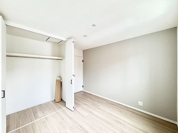 2号棟 ■落ち着いた色合いのお部屋で穏やかな時間を楽しめます