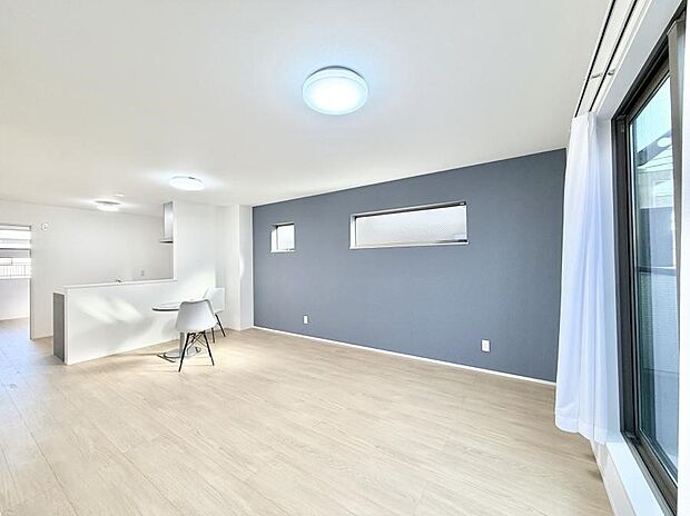 ■シックなアクセントクロスが映えますね  