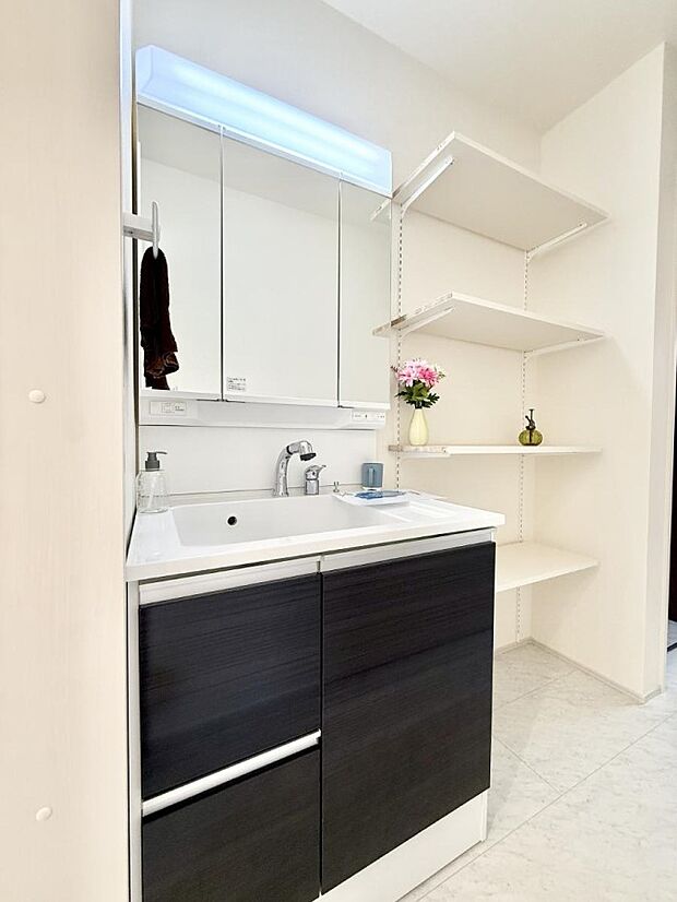 ■明るい洗面所は毎朝の歯磨きも楽しくできちゃいそうです♪