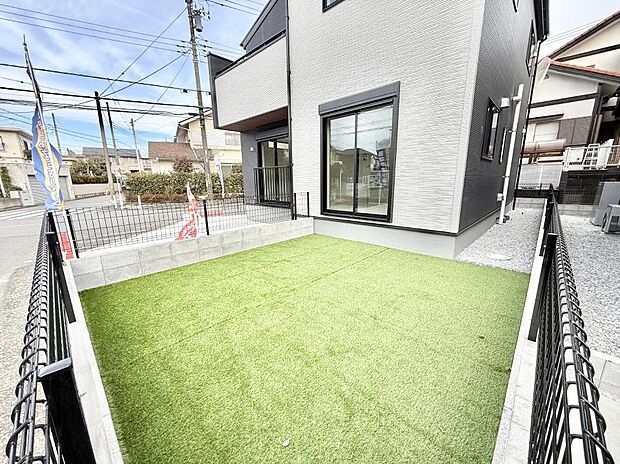 ■敷地内にゆとりある緑のスペースがあり、穏やかな雰囲気です