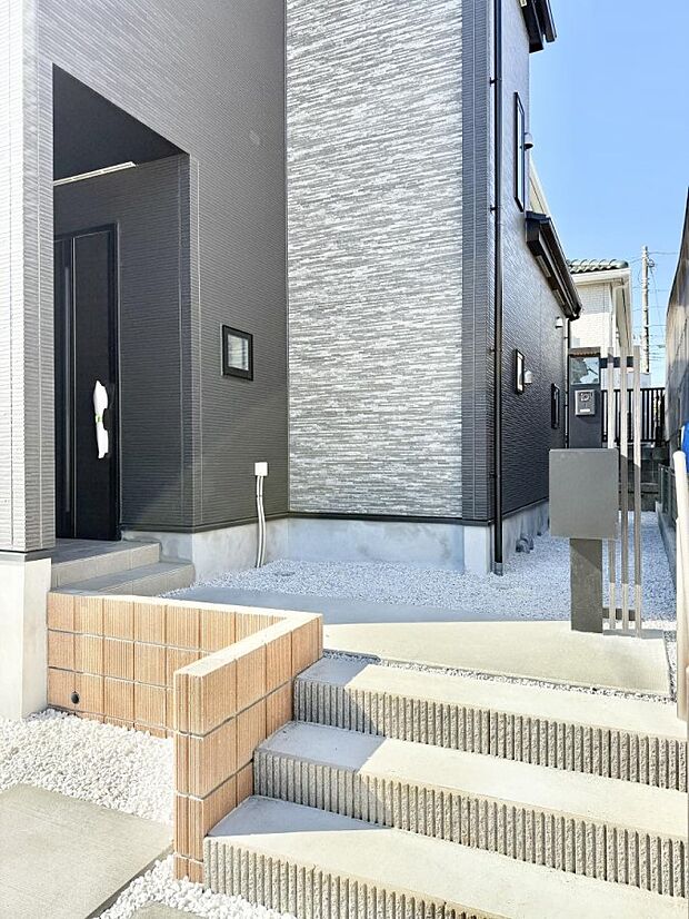 ■玄関はお家の顔！おしゃれな玄関アプローチでお客様をお迎え