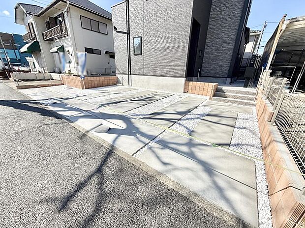 ■2台駐車可能なゆとりのあるカースペース！