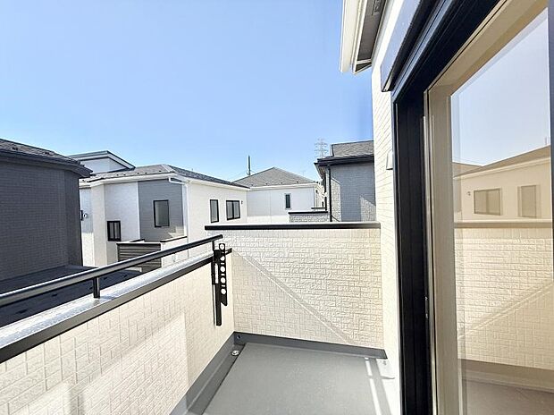 ■ 心地よい風と光を感じる、くつろぎのバルコニー