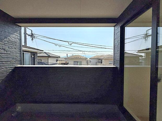 1号棟  ■ 心地よい風と光を感じる、くつろぎのバルコニー