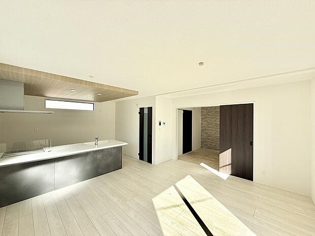 ■リビングのすぐ隣には居室があるので、遊んでいるお子様にも目が届いて安心ですね  