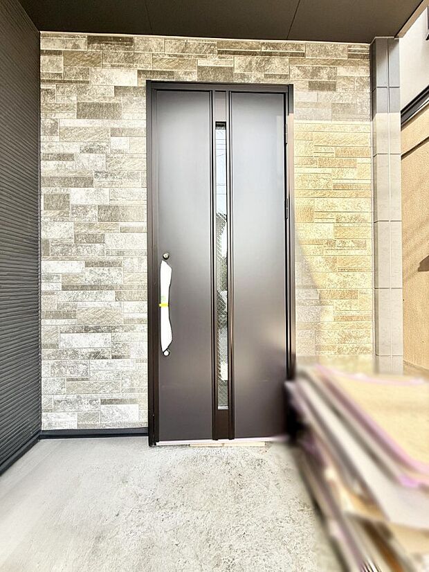 ■ シンプルで美しく、住まいの第一印象を彩る玄関です