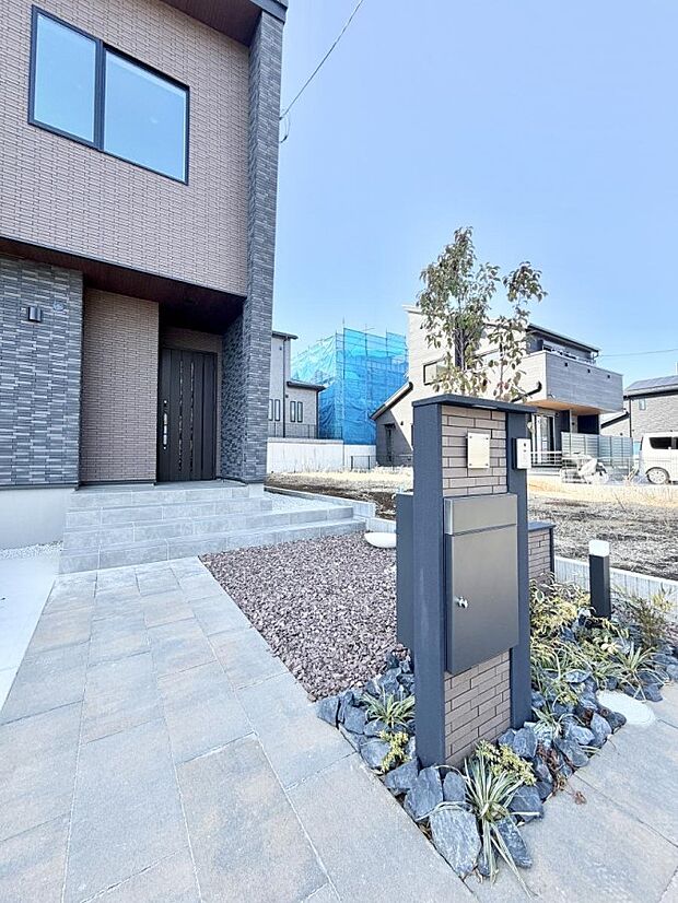 玄関はお家の顔！おしゃれな玄関アプローチでお客様をお迎え！  