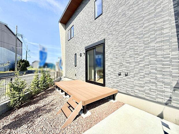 ■天気の良い日はウッドデッキでのんびり日向ぼっこ