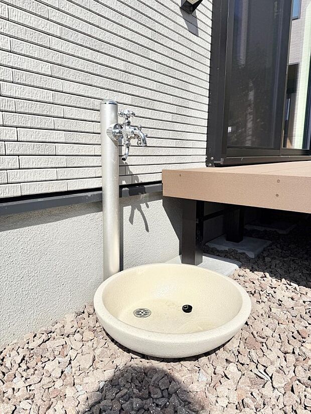 ■ガーデニングや洗車などの際に大活躍な屋外立水栓  