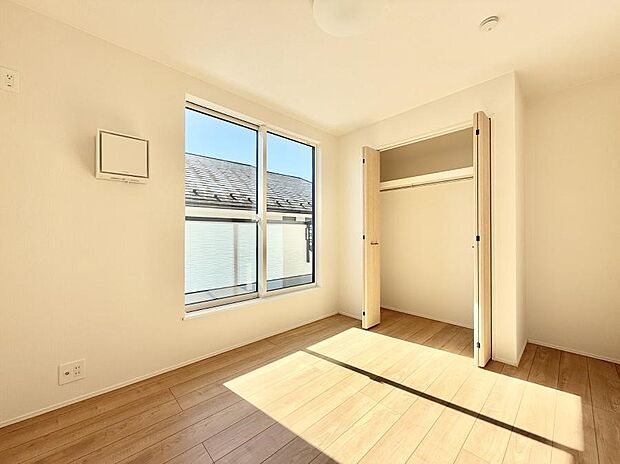 広いクローゼット、収納は多い方が嬉しいですね!