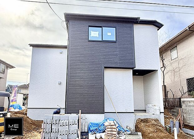 カースペース2台駐車可能なゆとりのある敷地です！  