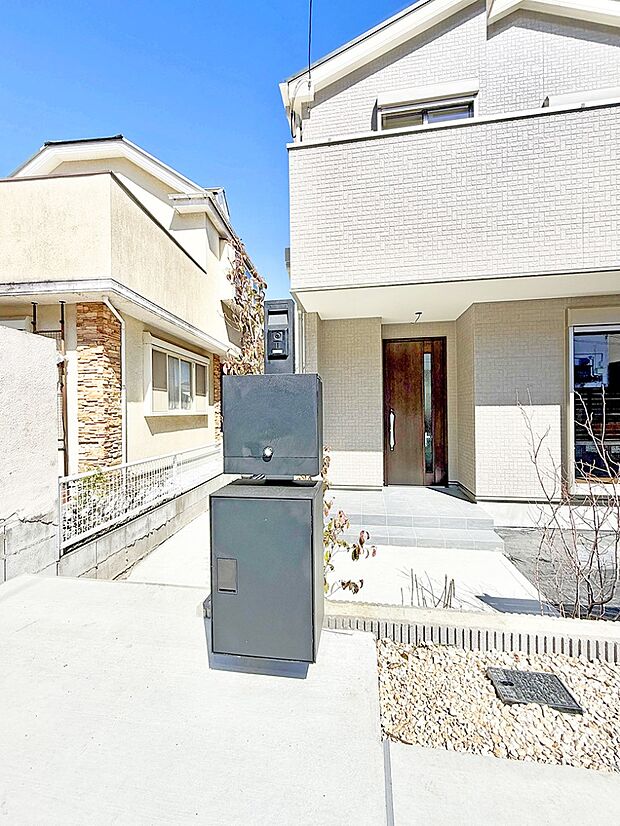 ■ 家族とゲストをやさしく迎える、心温まる玄関