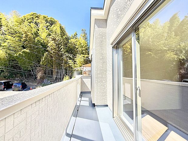 ■ 自然を身近に感じる、開放的なバルコニー