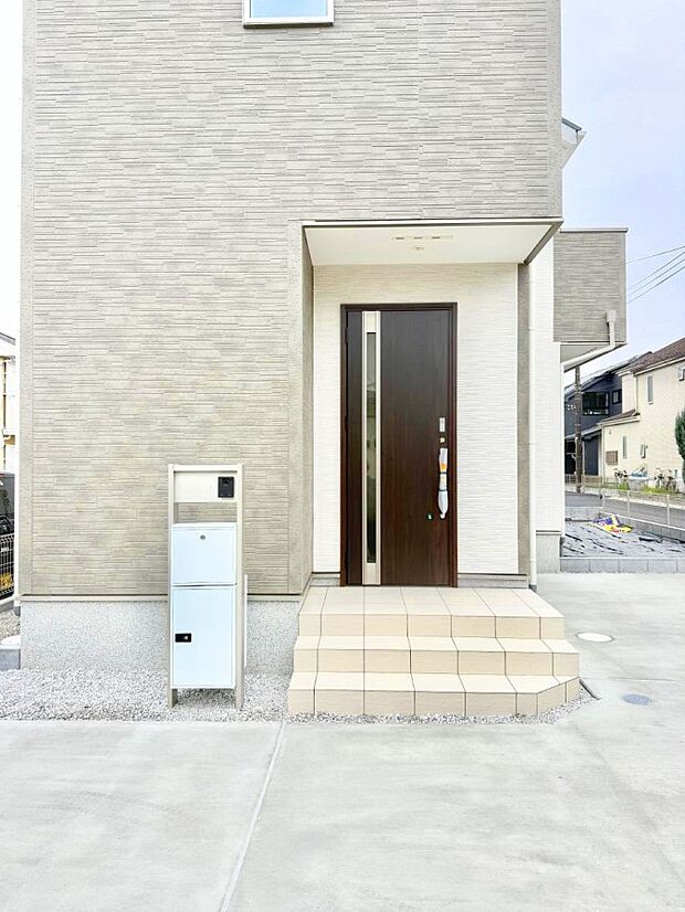 1号棟 玄関はお家の顔!玄関アプローチでお客様をお迎え!