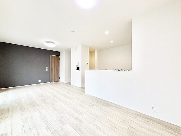 ここにいる時間が一番長いから やっぱりリビングは明るい方がいいですよね