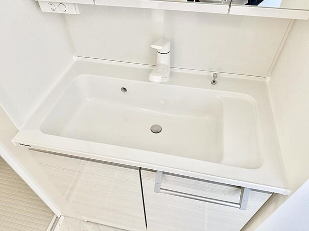 ■細かい部分まで洗いやすく便利なハンドシャワー付き