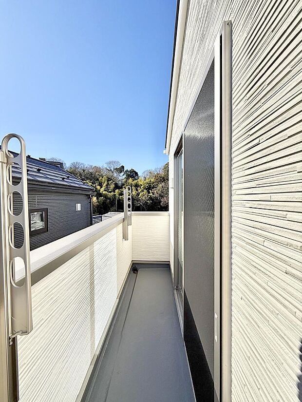 ■ 自然を身近に感じる、開放的なバルコニー