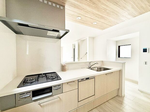 ■シンプルで機能的、毎日使いやすいキッチン