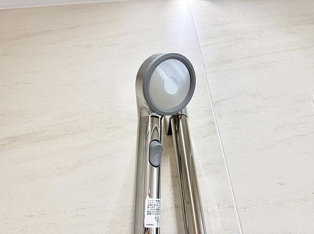 ■わざわざシャワー水栓のレバーまで手を伸ばす必要がなく、簡単に止水できる