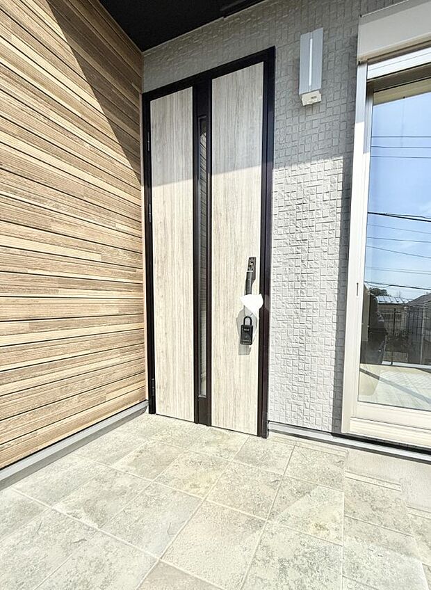 ■ シンプルで美しく、住まいの第一印象を彩る玄関です