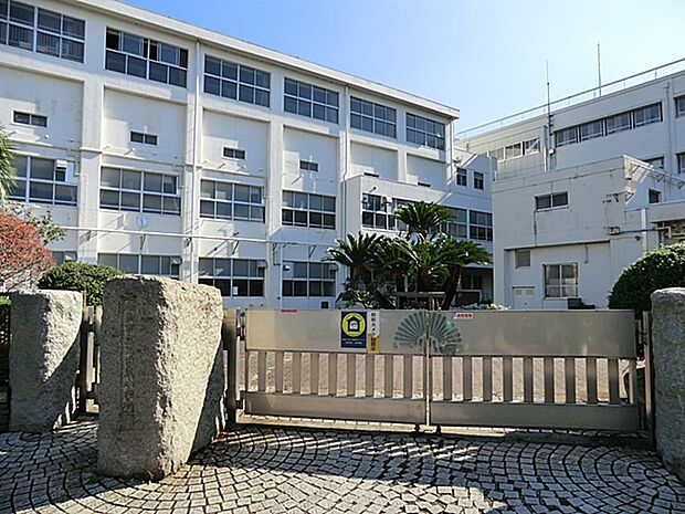 小学校 560m 横浜市立高田小学校