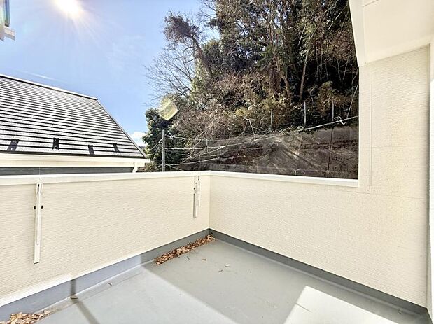 ■ 自然を身近に感じる、開放的なバルコニー