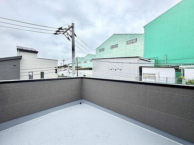 1号棟 ■広々スカイバルコニーでお家時間をもっと楽しめます