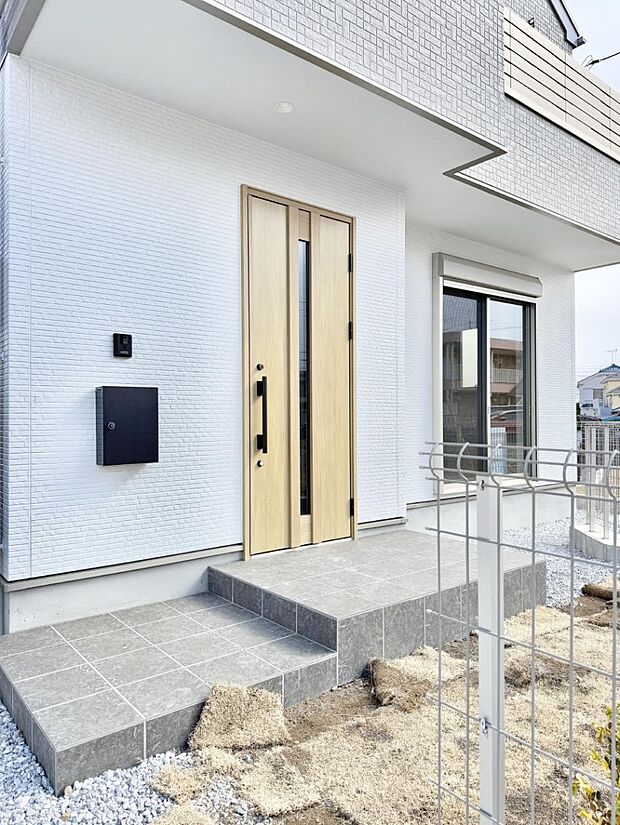 ■ 心地よい暮らしへとつながる、温かい玄関