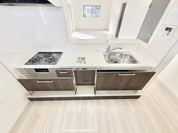■シンプルで機能的、毎日使いやすいキッチン