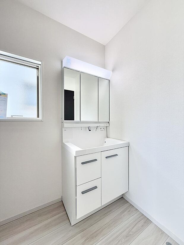 ■明るい洗面所は毎朝の歯磨きも楽しくできちゃいそうです♪