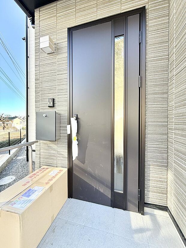 ■ シンプルで美しく、住まいの第一印象を彩る玄関です