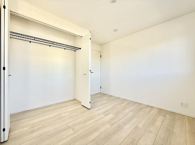 広いクローゼット、収納は多い方が嬉しいですね！