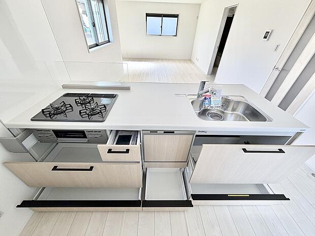 ■シンプルで機能的、毎日使いやすいキッチン