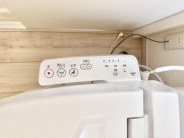 ■温水洗浄で快適、清潔感が保たれるシャワートイレ