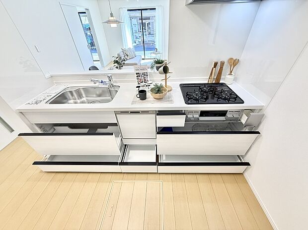 ■収納力豊富なシステムキッチンです!