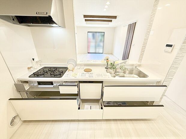 ■シンプルで機能的、毎日使いやすいキッチン