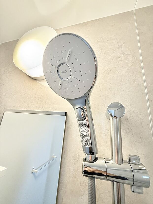 ■手元で簡単に止水できるため、水の無駄遣いを減らすことができます。