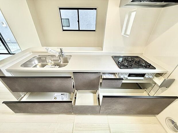 ■シンプルで機能的、毎日使いやすいキッチン