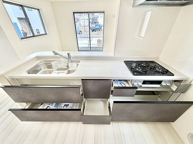 ■シンプルで機能的、毎日使いやすいキッチン